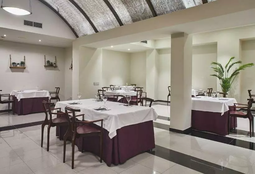 Отель Silken Rona Dalba