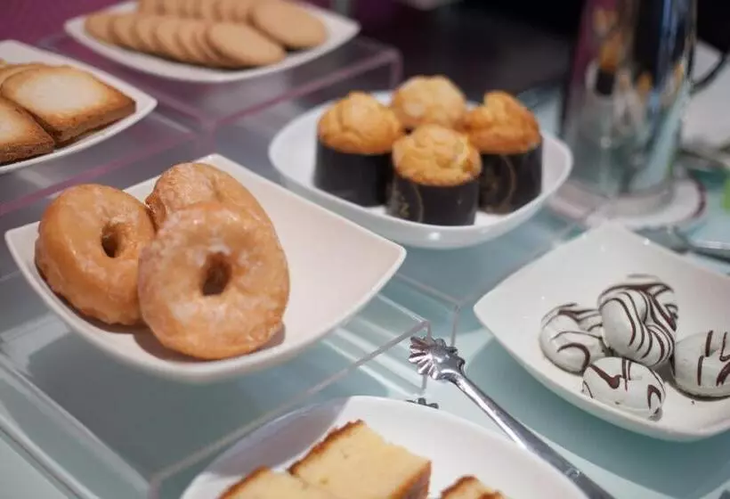 Отель Silken Rona Dalba