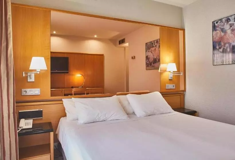 Отель Silken Rona Dalba