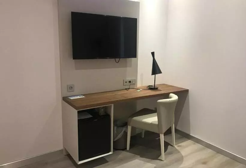 Отель Silken Rona Dalba