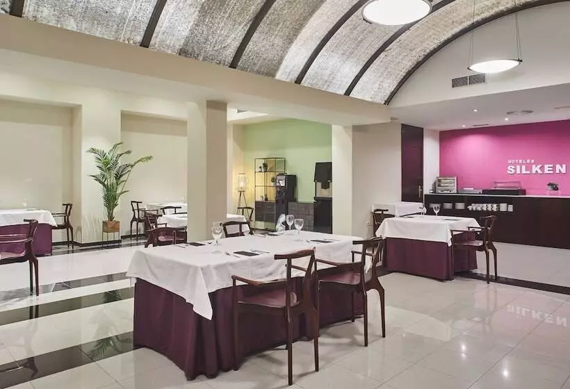 Отель Silken Rona Dalba