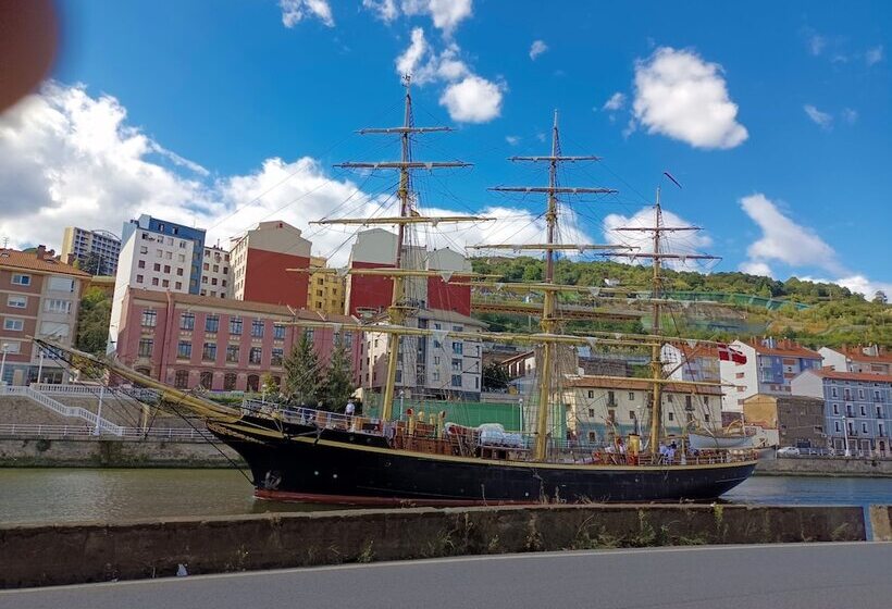 פונדק Ria De Bilbao