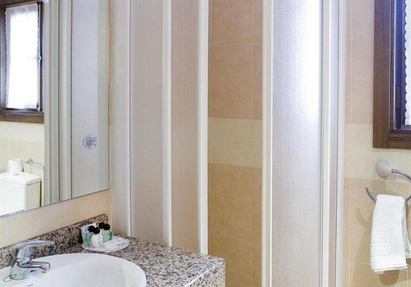 هتل Balneario De La Virgen