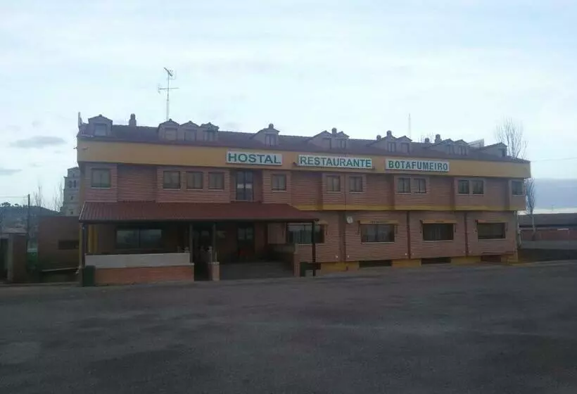 هتل Hostal Botafumeiro