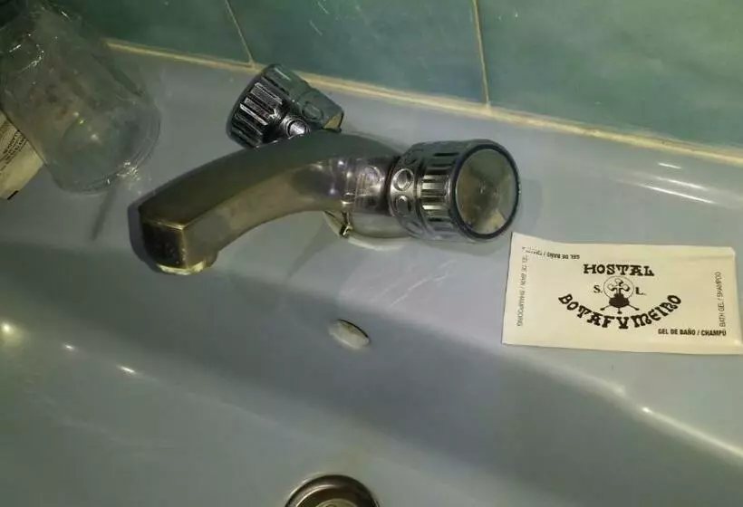 هتل Hostal Botafumeiro