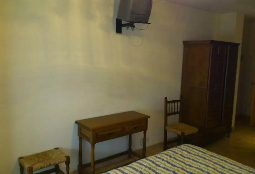هتل Hostal Botafumeiro