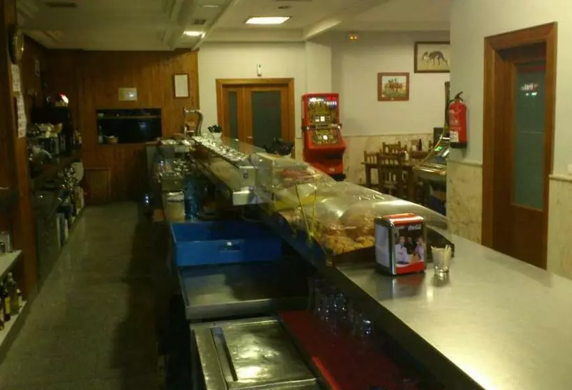هتل Hostal Botafumeiro