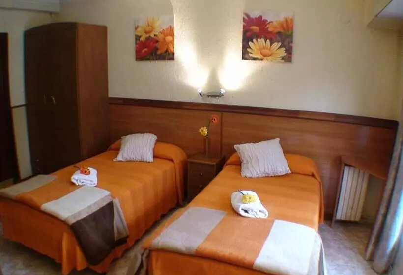 Отель Hostal El Carmen