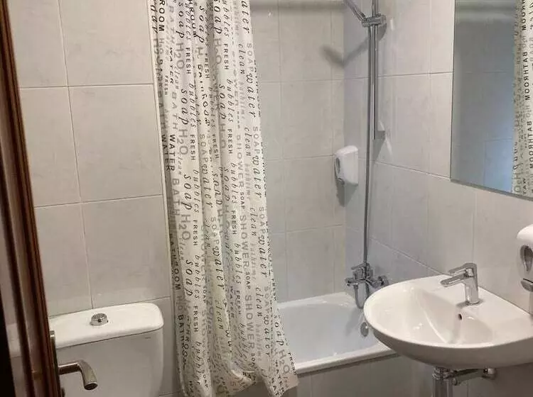 فندق Hostal Uría