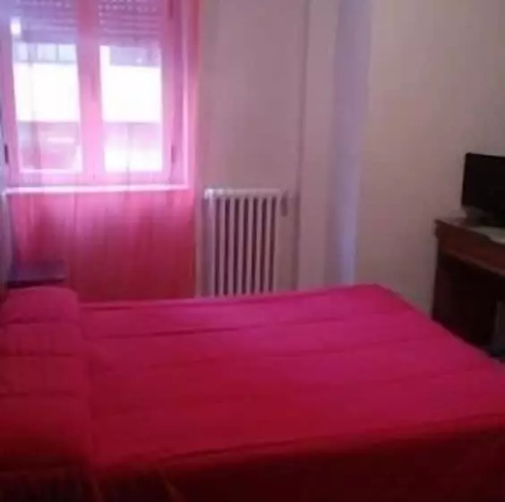 فندق Hostal Uría