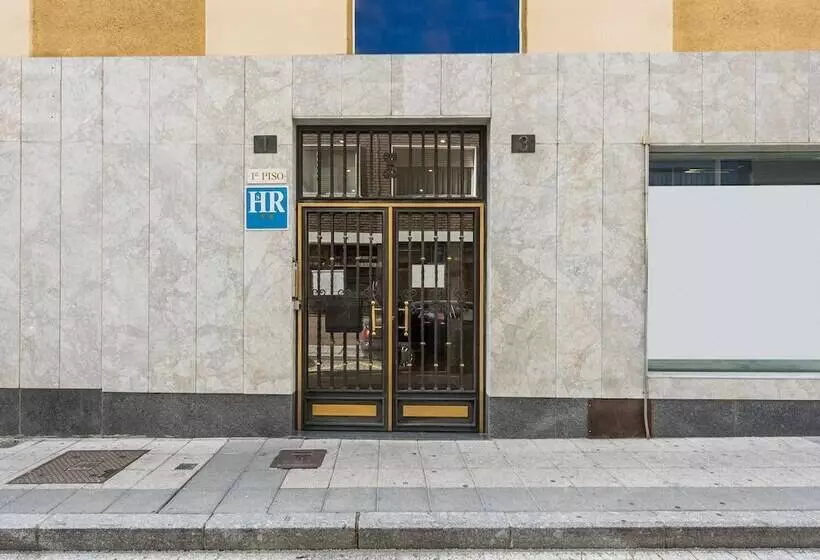 فندق Hostal Uría