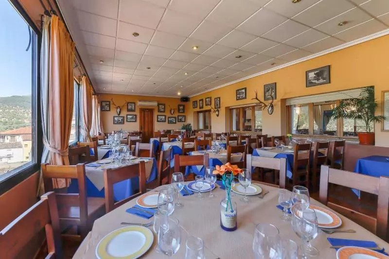 Отель Hostal Alfonso Xi