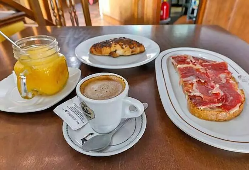 Отель Hostal Alfonso Xi