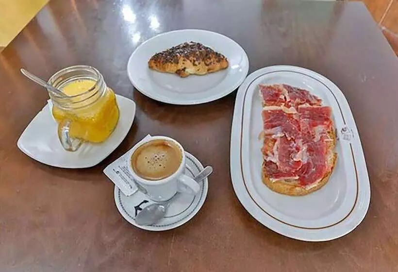 Отель Hostal Alfonso Xi