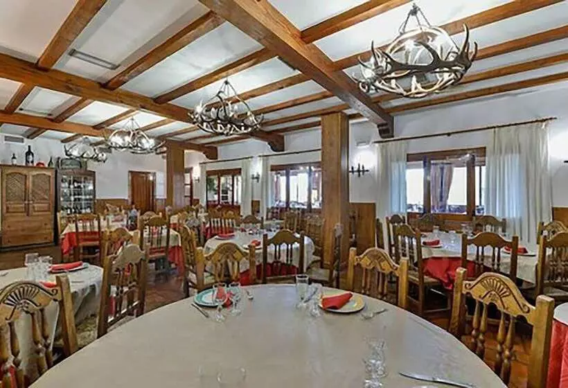 Отель Hostal Alfonso Xi