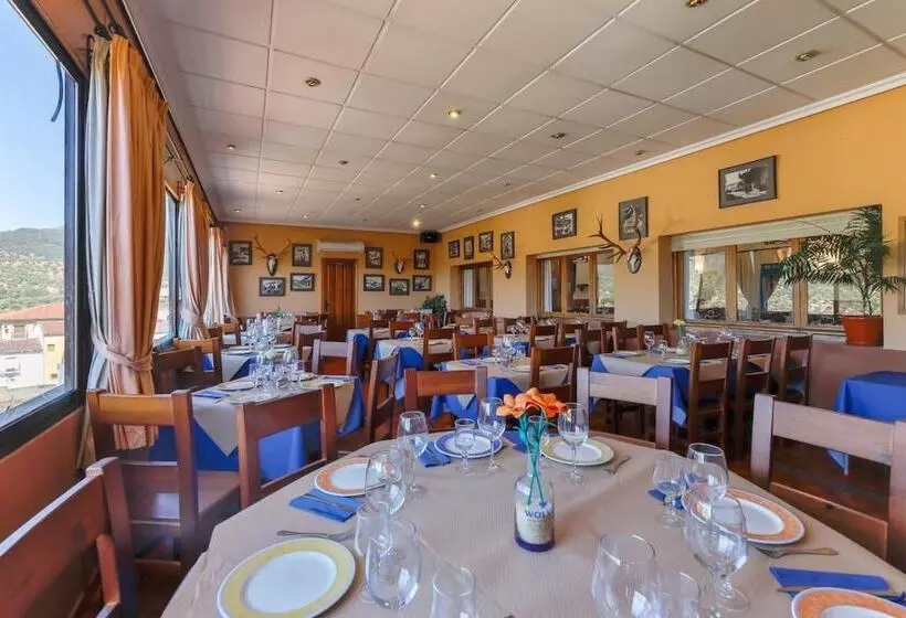 Отель Hostal Alfonso Xi