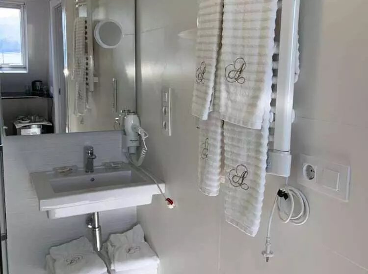 هتل Hostal Antolín