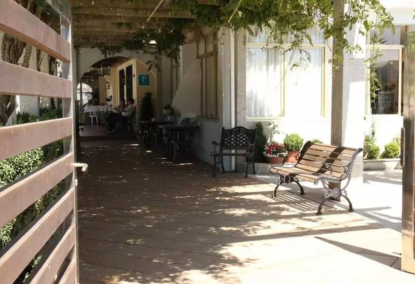 هتل Hostal Antolín