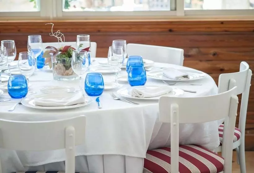 هتل Hostal Antolín