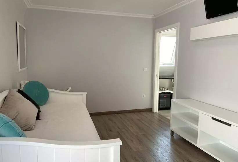 هتل Hostal Antolín