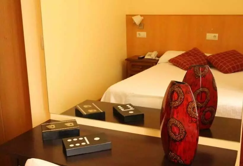 هتل Hostal Antolín