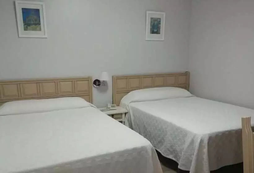 هتل Hostal Antolín