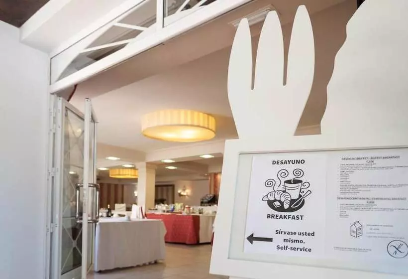 هتل Hostal Antolín