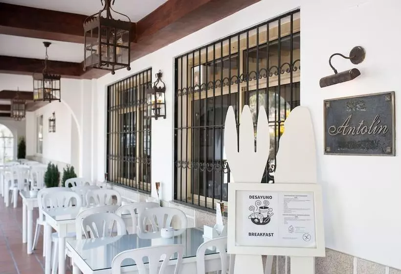 هتل Hostal Antolín