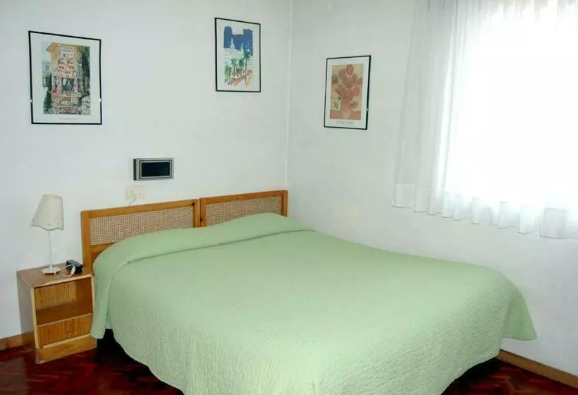 בית מלון כפרי Hostal Charo Ii