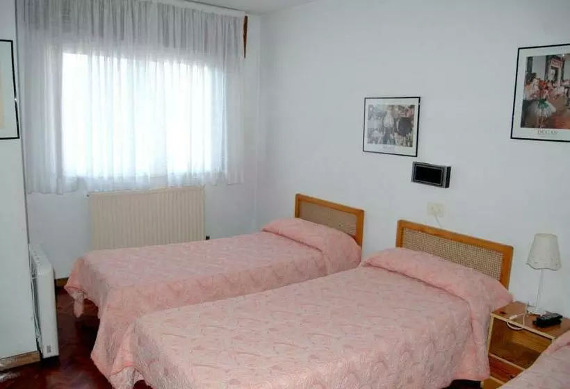 בית מלון כפרי Hostal Charo Ii