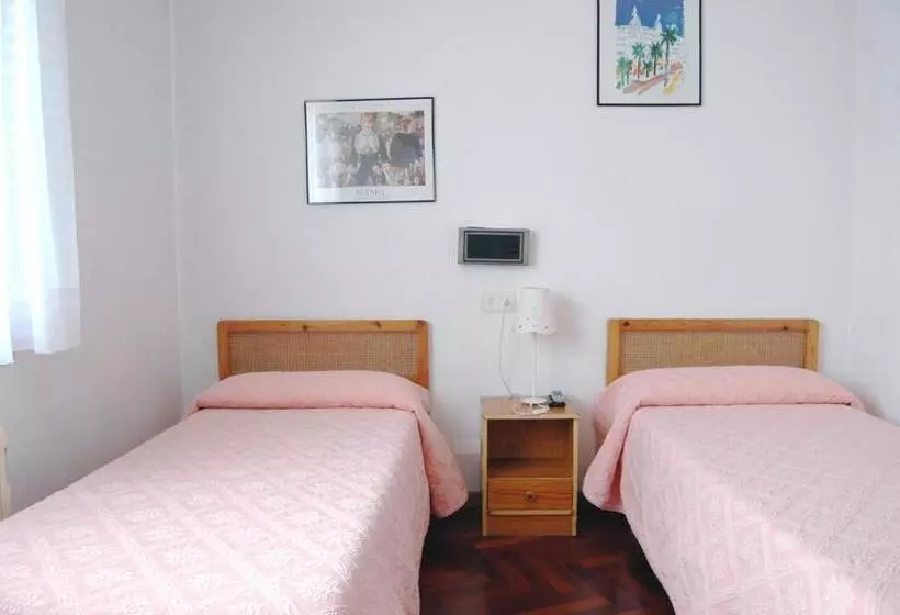 בית מלון כפרי Hostal Charo Ii