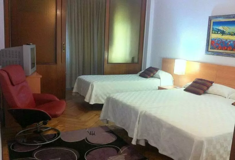 فندق Hostal Del Carmen