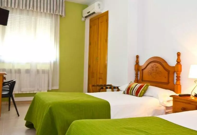هتل Hostal Restaurante El Mirador
