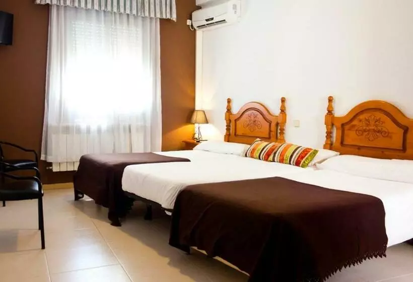 هتل Hostal Restaurante El Mirador