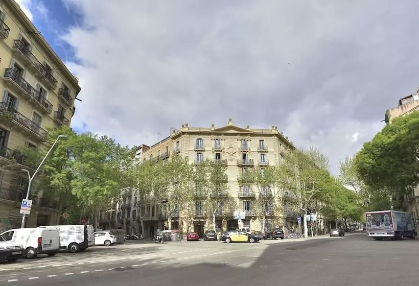 Отель Hostal Girona