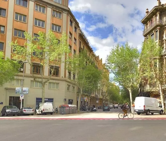 Отель Hostal Girona