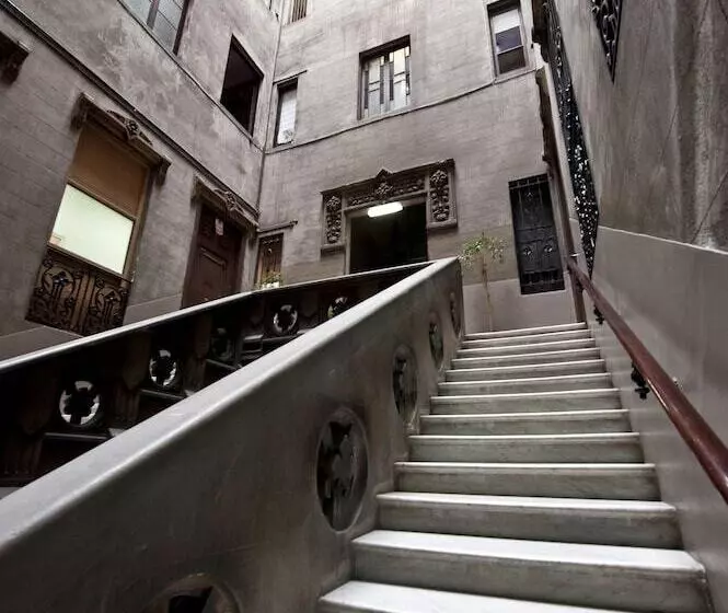 Отель Hostal Girona