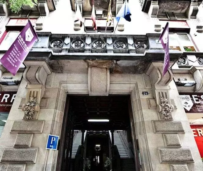 Отель Hostal Girona