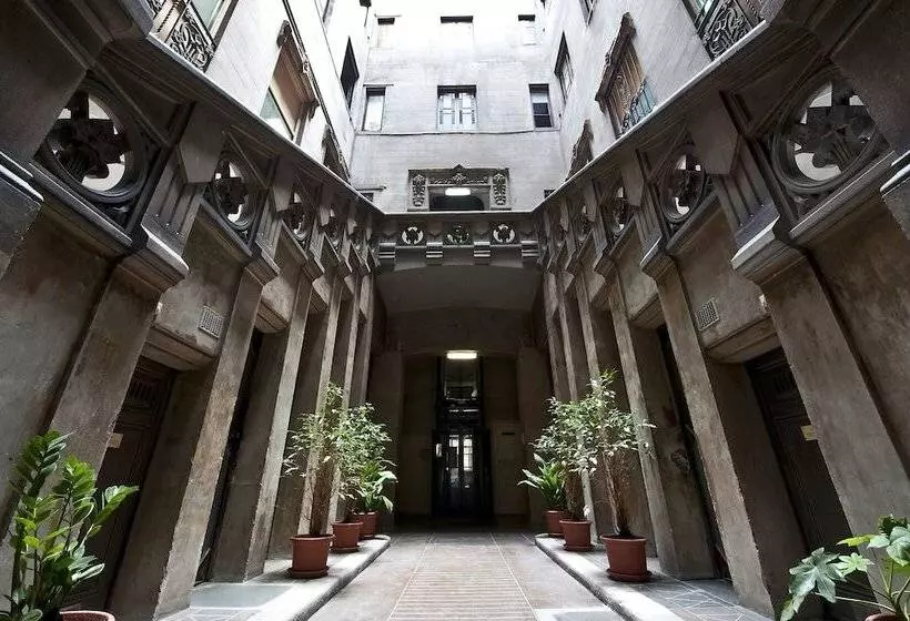 Отель Hostal Girona