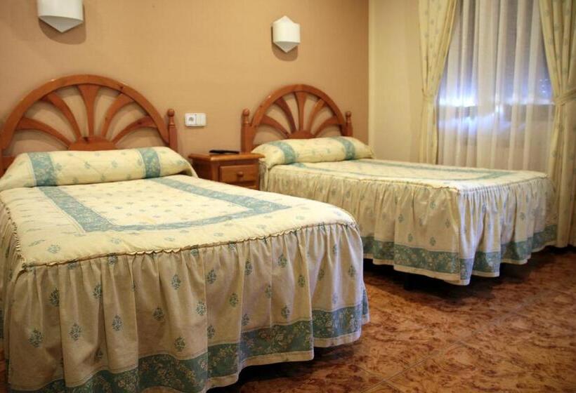 Отель Hostal Pachin