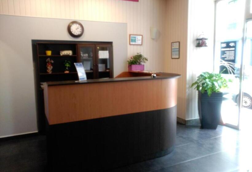 Отель Hostal Pachin