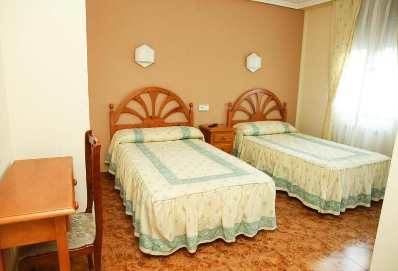 Отель Hostal Pachin