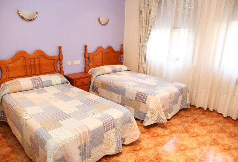 Отель Hostal Pachin