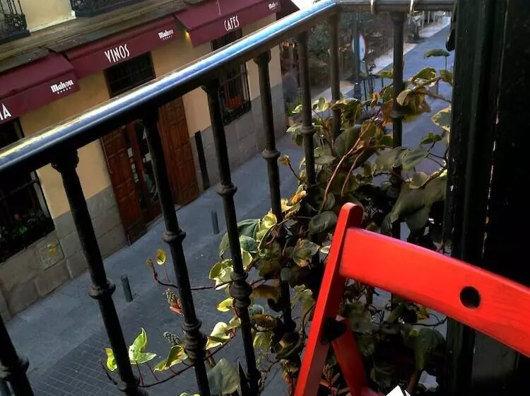 هتل Hostal Bruña Paseo Del Prado