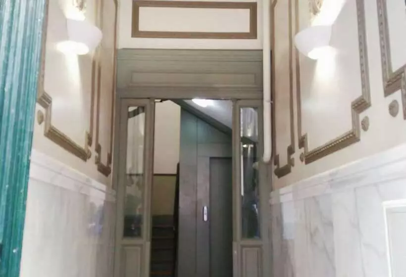 هتل Hostal Bruña Paseo Del Prado