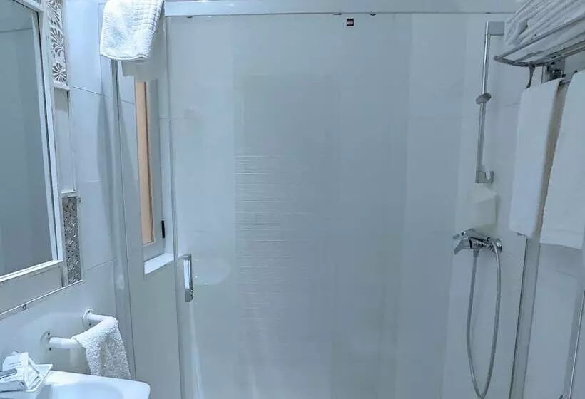 هتل Hostal Bruña Paseo Del Prado