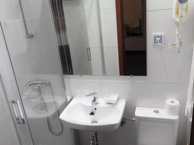 هتل Hostal Bruña Paseo Del Prado