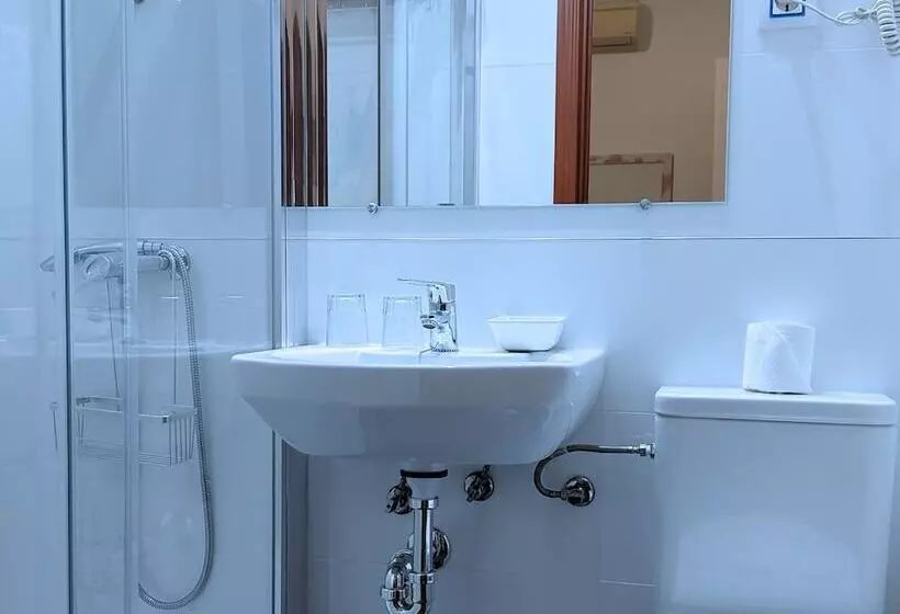 هتل Hostal Bruña Paseo Del Prado