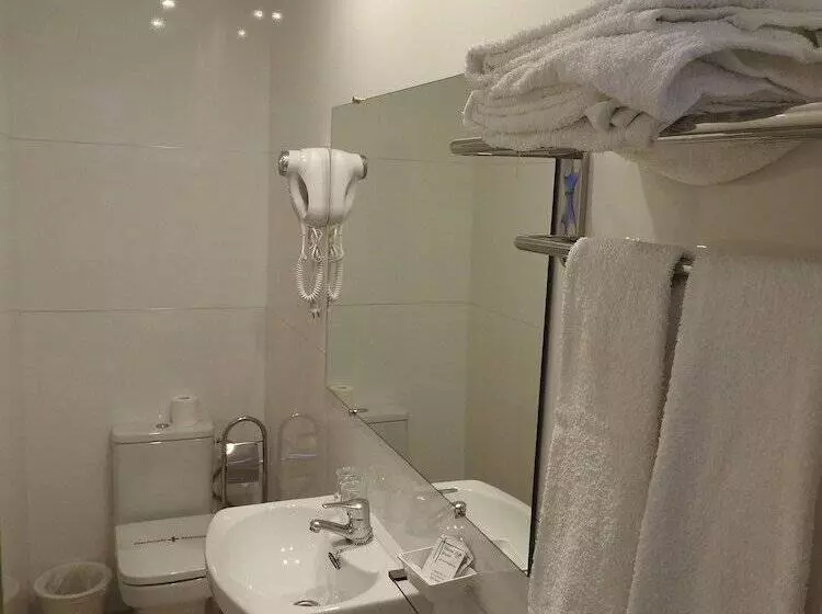 هتل Hostal Bruña Paseo Del Prado