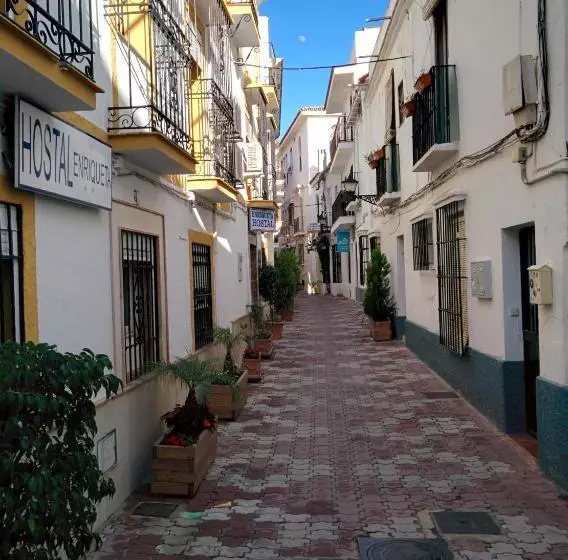 Отель Hostal Enriqueta